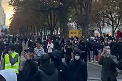 Разгром люксовых бутиков в Париже попал на видео

Митингующие разгромили десятки люксовых бутиков в Париже. Видео с прот