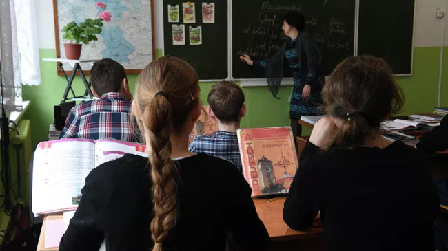 В Минпросвещения предложили дать учителям право на допобразование

Краткий пересказ от РИА ИИ

Педагоги могут получить п