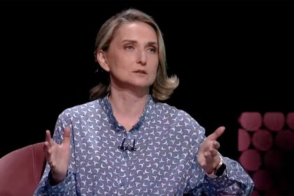 Ведущая Первого канала объявила о разводе с мужем после 30 лет брака

Ведущая программы «Спроси Суркову» на Первом канал