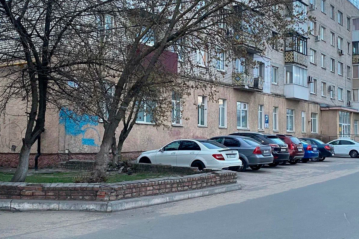 Липчане пожаловались на штрафы за парковку

После публикации в канале «Липецк №1» о штрафах за парковку в неположенных м