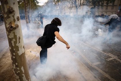 Протесты в Париже обернулись погромом штаб-квартиры киберспортивного клуба

Во время беспорядков в Париже протестующие р