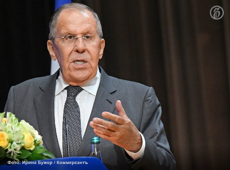 Россия не намерена отказываться от договоренностей с Ираном, несмотря на внешнюю обстановку, заявил министр иностранных 