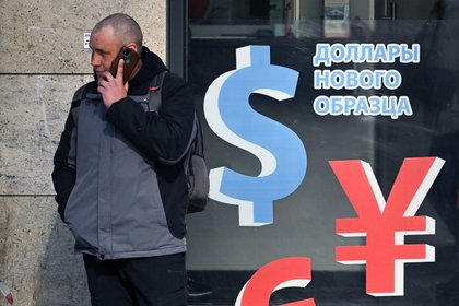 Рублю спрогнозировали укрепление к доллару

В начале второй половины октября рубль может заметно укрепиться к доллару. О
