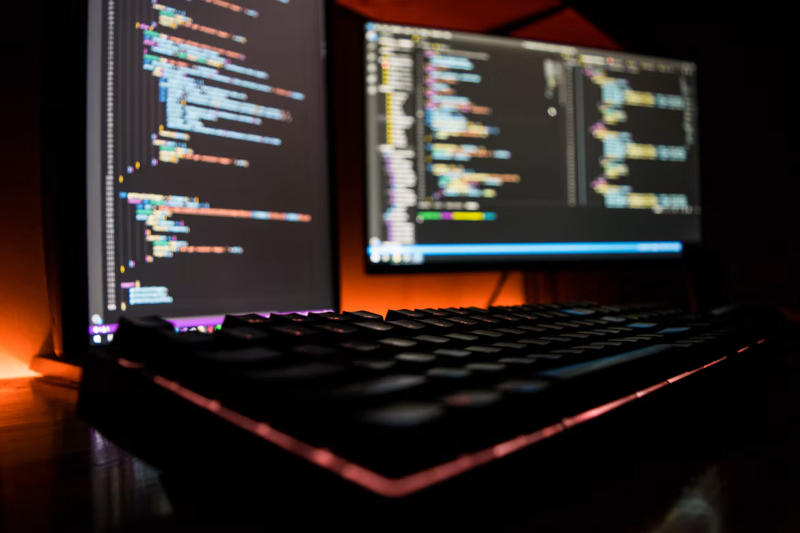 Amazon и Google облегчили побег от Nvidia: запускать модели под PyTorch на ИИ-чипах Trainium и TPU стало проще

Amazon и