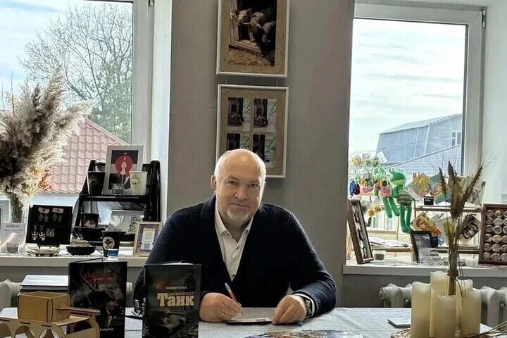 В Арт-пространстве Серпухова представили книгу «Деревянный танк» Владимира Голубева

В Арт-пространстве Серпухова состоя