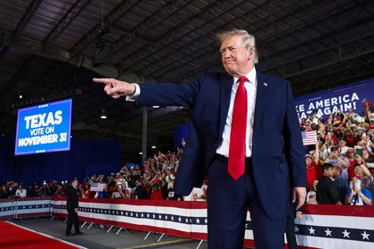 Трамп назвал «гнилого президента»

Президент США Дональд Трамп резко высказался о своем предшественнике Бараке Обаме, на