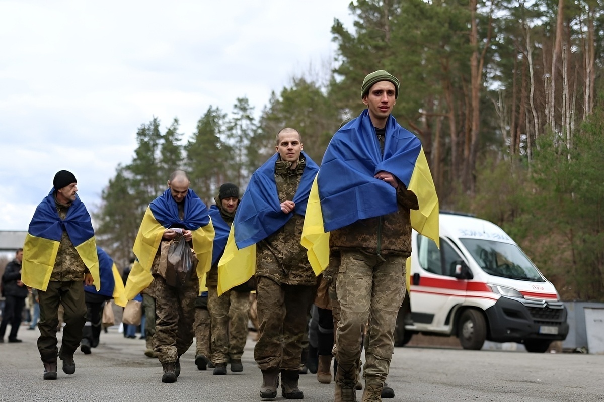 Украинские боевики пробрались в квартиру жительницы Херсона и ограбили её

В правобережной части Херсонской области боев