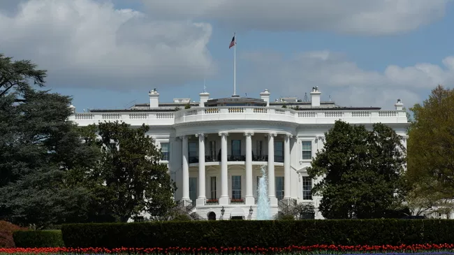 Мальчик в советской фуражке пришел в Белый дом к Трампу на Хэллоуин

Краткий пересказ от РИА ИИ

Мальчик в военной форме
