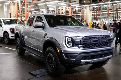 Автогигант объявил отзыв машин из-за неисправности оборудования

Ford объявил отзыв 102 159 пикапов F-серии, пишет Reute