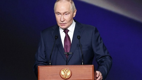 Путин заявил о подготовке стратегии развития театральной сферы