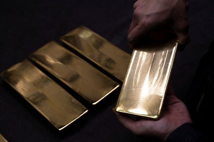 Россиян призвали не списывать золото со счетов

Снижение цен на золото не должно быть поводом списывать металл со счетов