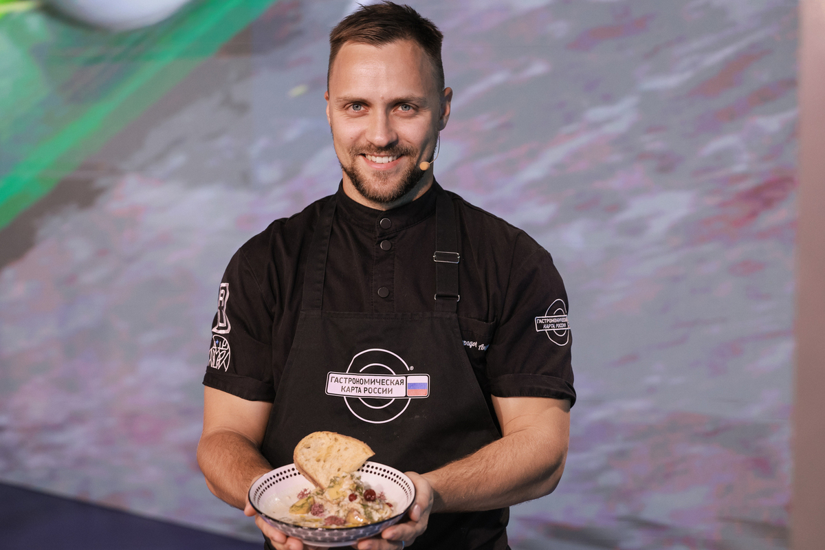 Шеф-повар из Мурманска познакомил детей со вкусом арктической кухни на детском фестивале

Андрей Виноградов представил М