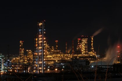 Россия увеличила переработку сырой нефти после прекращения атак

Российские нефтеперерабатывающие заводы (НПЗ) увеличили