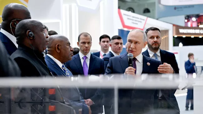Песков назвал Путина доминирующим экскурсоводом

Краткий пересказ от РИА ИИ

Дмитрий Песков отметил, что Владимир Путин 