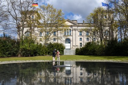 Вероятность улучшения отношений Германии и России оценили

Улучшения отношений России и Германии на фоне успехов крайне 