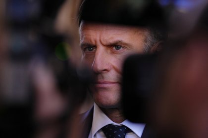 «Голову» Макрона разбили мечом и сковородой

Во Франции продолжаются массовые протесты. Вышедшие на улицы жители страны 